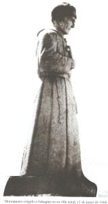 Bernardino de Sahagún. Monumento en su ciudad natal (2)